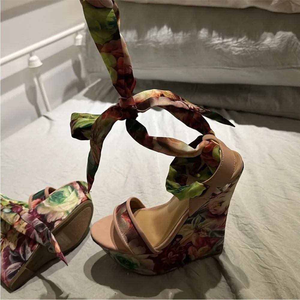 Floral Wedge lace up Sandals
